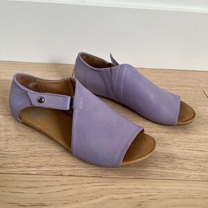 BUENO Kale Lilac Sandals Flats Open Toe Asymmetrical Travel Pastel Lagenlook